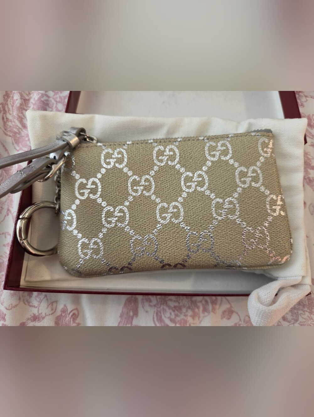 Gucci Small GG Emblem Shoulder Bag And Cardholder - Picture 11 of 14
